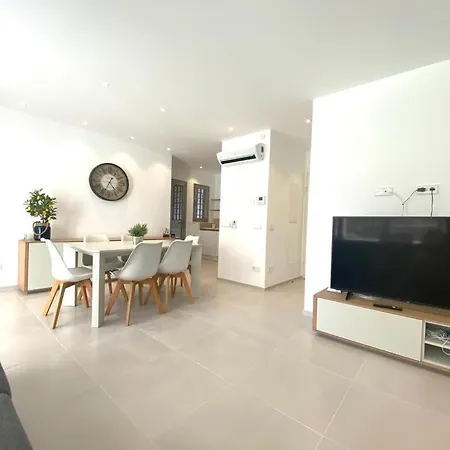 Piso Tegdim 아파트